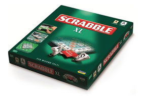 Doos van Scrabble XXL, de speciaal voor ouderen ontworpen versie van Scrabble met extra grote stukken voor nog meer veel speelplezier voor bejaarden en gehandicapten die het ook leuk vinden om spelletjes te spelen samen